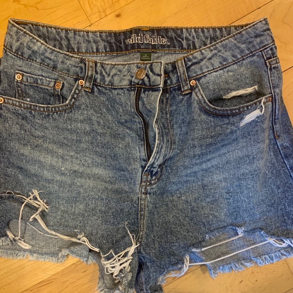 Wild fable jean shorts size 10.